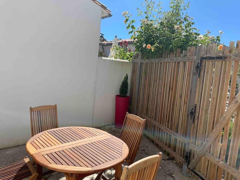 Maison De Vacances La Flotte 00491Ui Εξωτερικό φωτογραφία